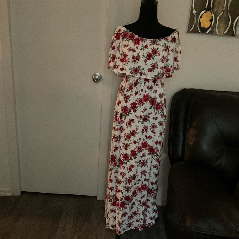 “New with Tags Off-the-Shoulder Floral Maxi Dress with Slit - Size Small